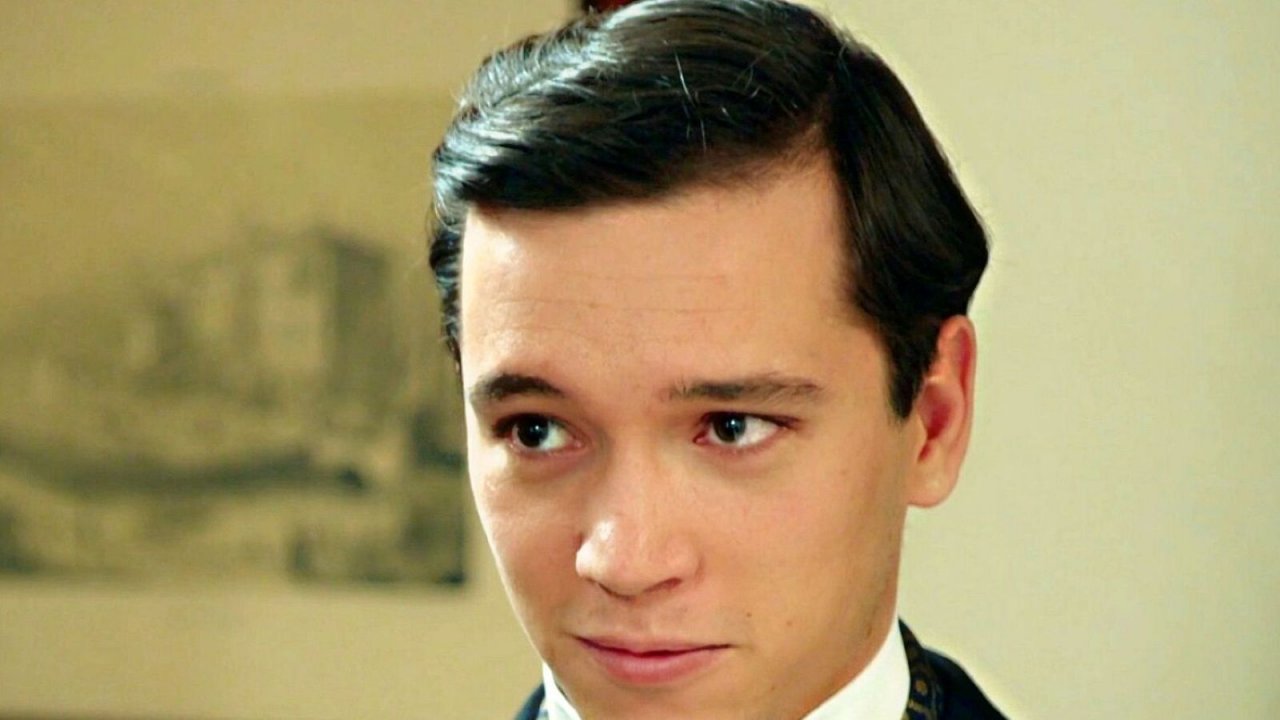 Santos interpretato da Manu Imizcoz