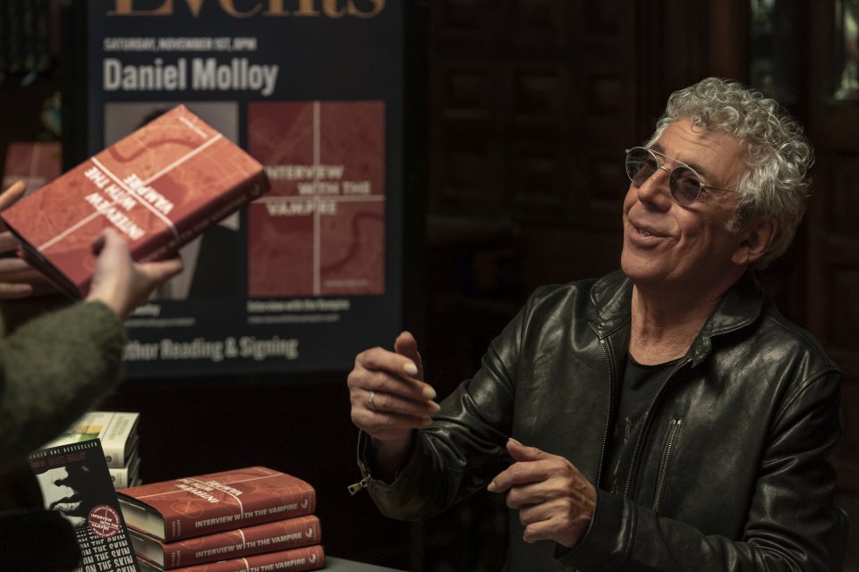 Talamasca Eric Bogosian Scena Serie Tv