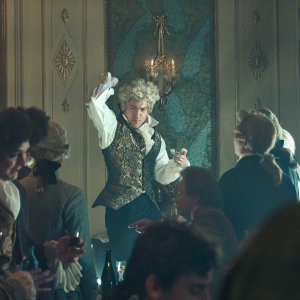 Amadeus: Will Sharpe in una scena della serie