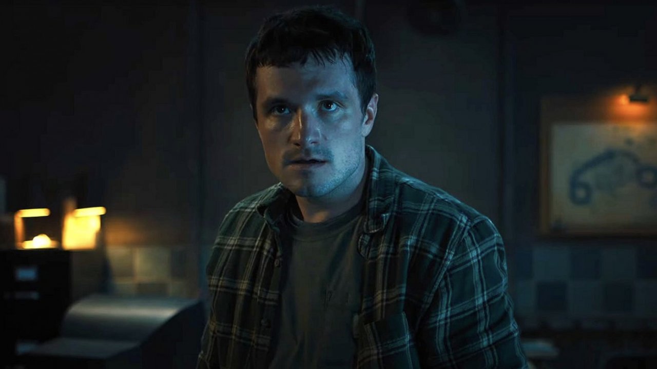 Josh Hutcherson in una scena del sequel Five Nights at Freddy's 2