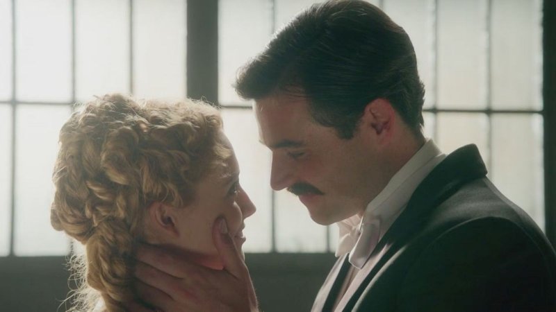 La Promessa anticipazioni 30 novembre: Manuel e Jana lasciano la tenuta e volano in Italia