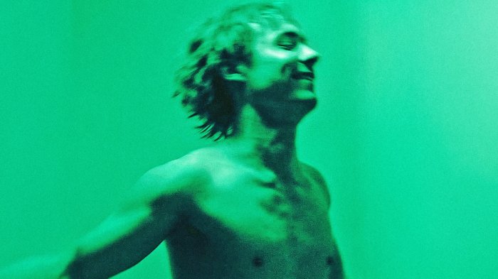 Urchin, recensione: l'esordio di Harris Dickinson, tra realismo sociale inglese e un tocco onirico