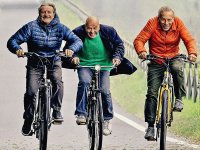 Attitudini: nessuna, la recensione. Tutta la (coraggiosa) vulnerabilità di Aldo, Giovanni e Giacomo