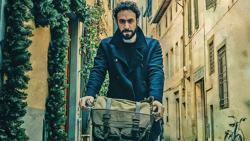 L’altro ispettore, recensione: finalmente un detective diverso dagli altri