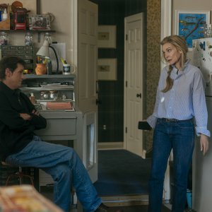 Oh. What. Fun.: Michelle Pfeiffer e Denis Leary in una scena