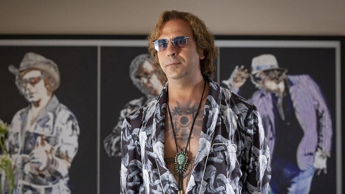 checco zalone sulle tracce della figlia scomparsa nel trailer di buen camino