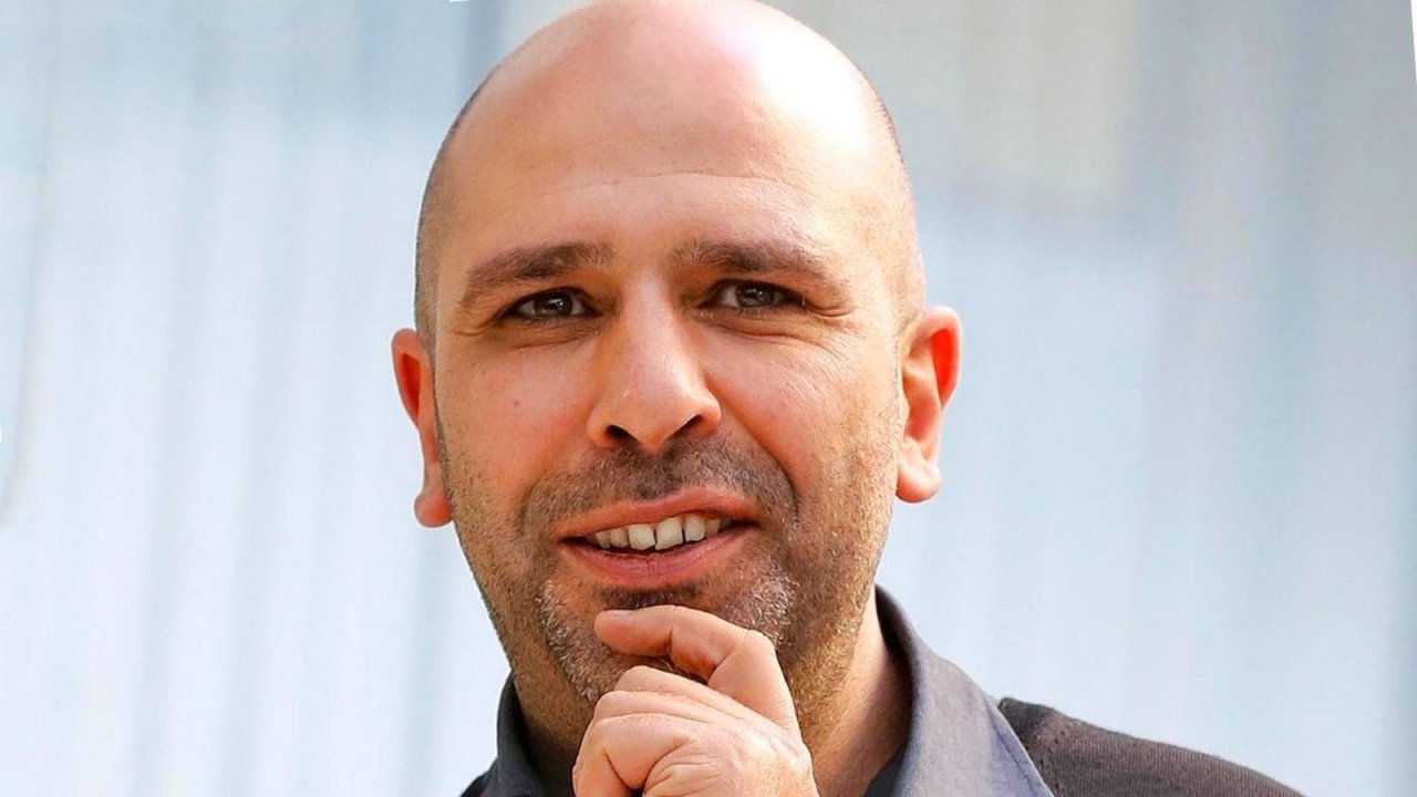 Un primo piano di Checco Zalone