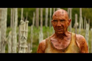 28 Years Later: The Bone Temple - Nuovo trailer del sequel horror di Nia DaCosta con Ralph Fiennes
