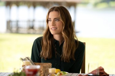 Regretting You Allison Williams Scena