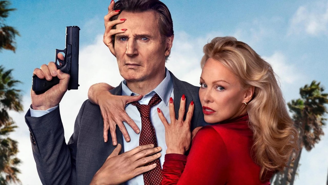 Liam Neeson e Pamela Anderson in Una pallottola spuntata