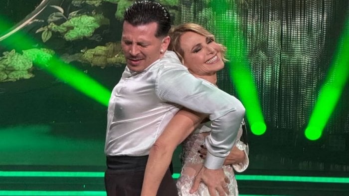 Ballando con le Stelle, pagelle 11esima puntata: la gara inizia a mezzanotte (2), La Rocca rompe ballerine (5)