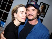 Pedro Pascal celebra l'amicizia storica con Sarah Paulson: 'Non esisto senza di te'