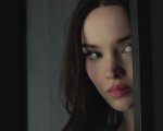 Dove Cameron ritratta nelle prime foto della serie 56 Days, di cui Prime Video svela la data di uscita