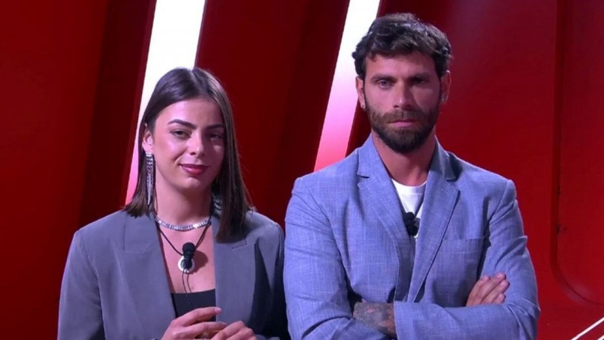 Grande Fratello, Benedetta confessa: "Per Domenico mi batte il cuore’. La replica di Valentina