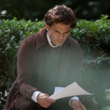 Leopardi&Co: Jeremy Irvine in un'immagine