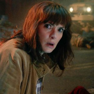 Winona Ryder in una scena di Stranger Things 5