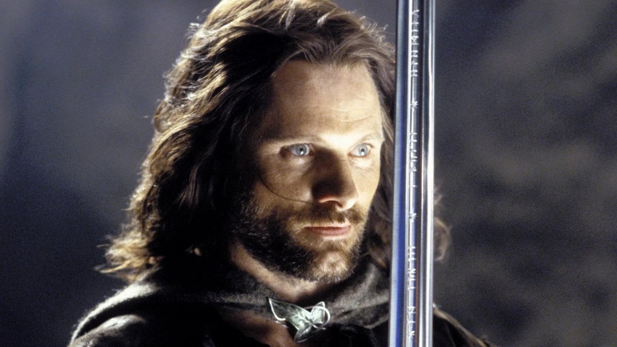 Viggo Mortensen non tornerà in The Hunt For Gollum: Aragorn verrà "ringiovanito"