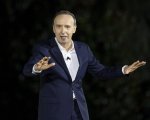 Roberto Benigni torna stasera su Rai 1 con lo show evento 'Pietro - Un uomo nel vento': di cosa si tratta