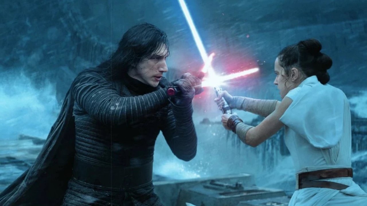 Star Wars, Adam Driver e Daisy Ridley in una scena