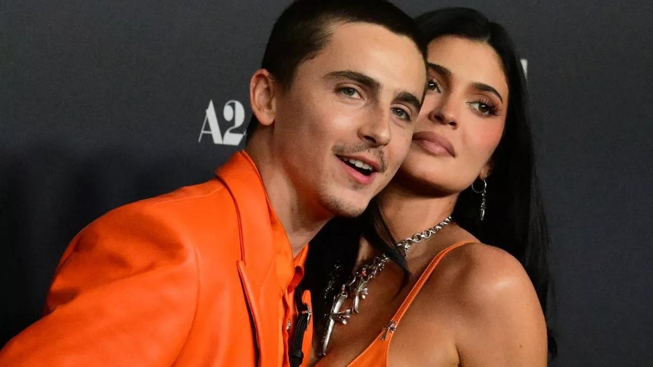 Timothée Chalamet con Kylie Jenner alla premiere di Marty Supreme