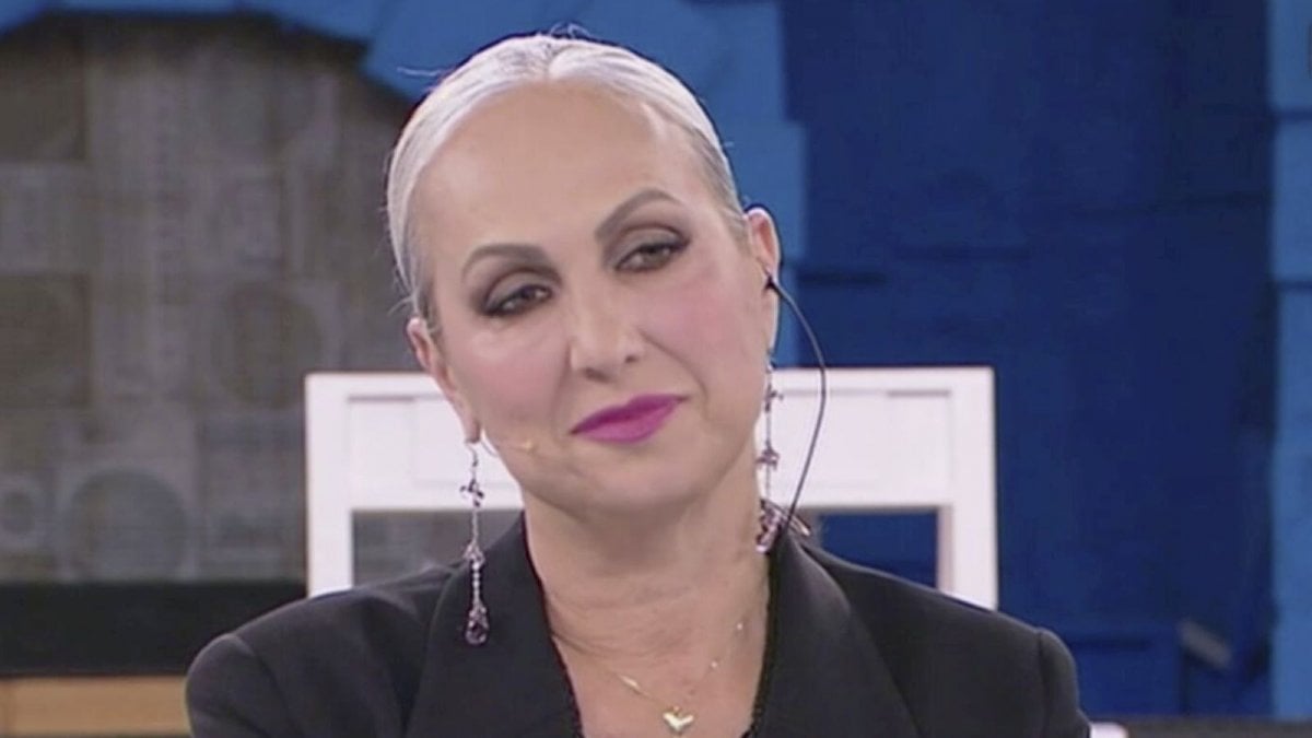 amici alessandra celentano convoca un allieva siamo incompatibili cerca un altro professore da Movieplayer.it amici alessandra celentano convoca un allieva siamo incompatibili cerca un altro professore