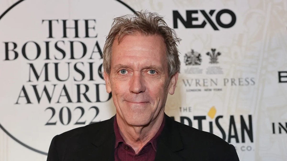 Hugh Laurie torna in tv accanto ad Amy Poehler nella serie Dig