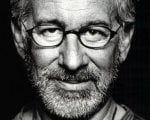 Steven Spielberg, il suo film sugli UFO anticipato in un poster a Times Square: 'Tutto sarà svelato'