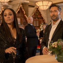 My Secret Santa - Mia mamma è Babbo Natale!: Tia Mowry e Ryan Eggold in una foto