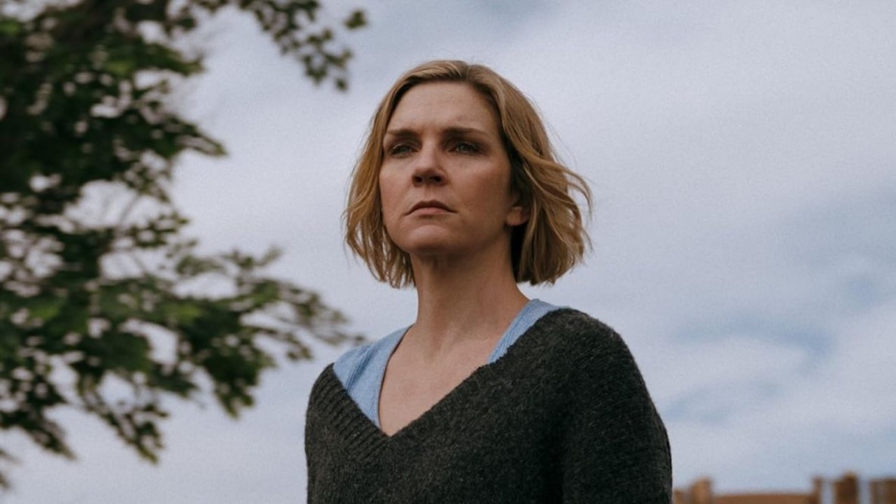 Pluribus: Rhea Seehorn in un'immagine della serie Apple TV