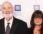 Rob Reiner e la moglie uccisi nella loro villa: indagato uno dei figli