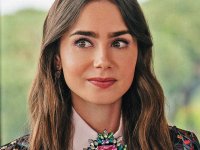 Emily in Paris 5, Lily Collins: 'Siamo tutti più vulnerabili, questa è la stagione della maturità'