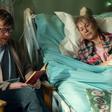 Goodbye June: Helen Mirren e Johnny Flynn in una foto