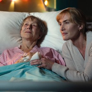 Goodbye June: Kate Winslet con Helen Mirren in una scena