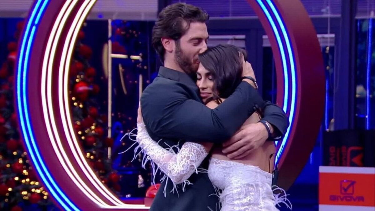 grande fratello rasha torna con omer ma sonia la punge ha cambiato idea ora che lui 232 in finale da Movieplayer.it grande fratello rasha torna con omer ma sonia la punge ha cambiato idea ora che lui 232 in finale