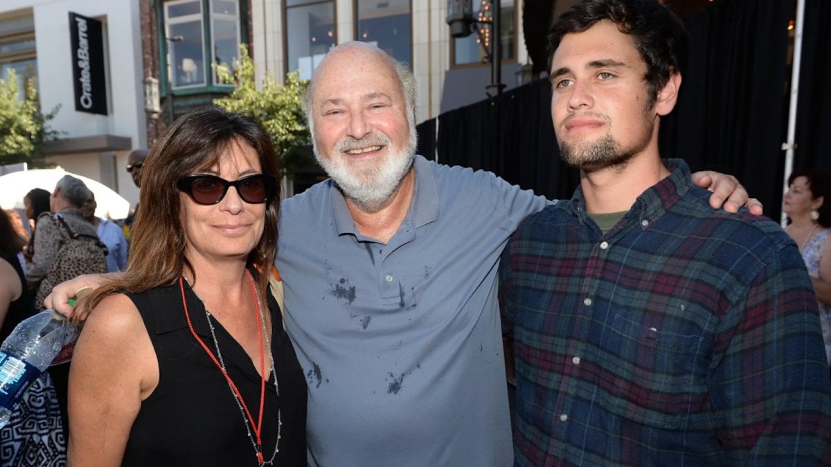 il figlio di rob reiner chiede 15 milioni di dollari del trust per pagare la propria difesa legale da Movieplayer.it il figlio di rob reiner chiede 15 milioni di dollari del trust per pagare la propria difesa legale