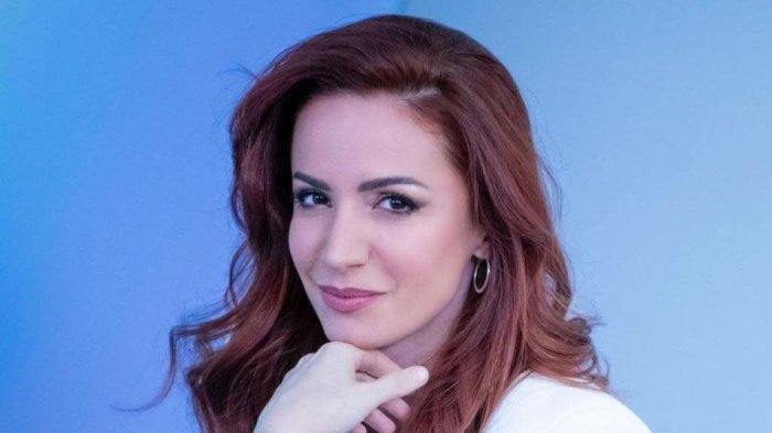 Andrea Delogu, un bacio appassionato con un uomo (non è con Nikita Perotti)