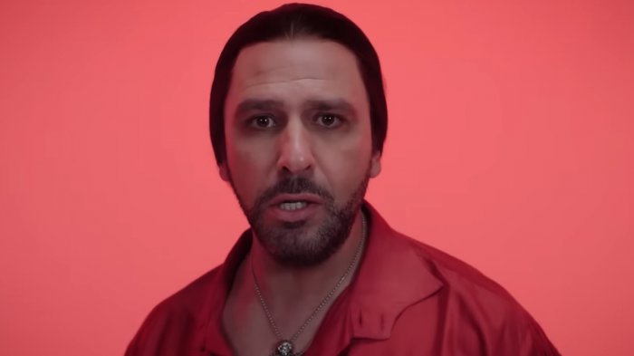 Checco Zalone svela il video del nuovo brano 'La prostata inflamada'