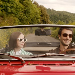 Emily in macchina con Marcello nella quinta stagione