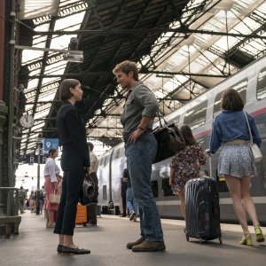 Emily in Paris. Lily Collins e Lucas Bravo si confrontano