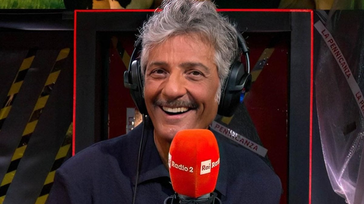 non finisce qui fabrizio corona a telefono con fiorello parla del caso signorini da Movieplayer.it non finisce qui fabrizio corona a telefono con fiorello parla del caso signorini