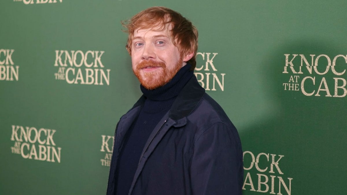 rupert grint e daisy ridley nel cast del film tratto da canto di natale con johnny depp da Movieplayer.it rupert grint e daisy ridley nel cast del film tratto da canto di natale con johnny depp