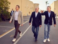 I vertici di Netflix fanno visita agli studios di Warner Bros, le foto del tour scatenano le polemiche online