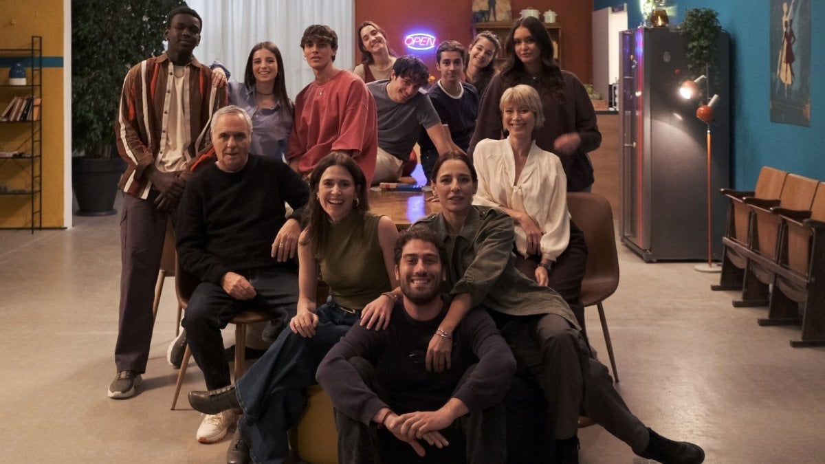 tutta scena da oggi su raiplay la serie con giorgio panariello girata in trentino da Movieplayer.it tutta scena da oggi su raiplay la serie con giorgio panariello girata in trentino