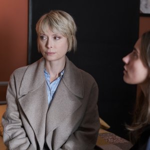 Tutta scena, Euridice Axen è una delle insegnanti della serie RaiPlay