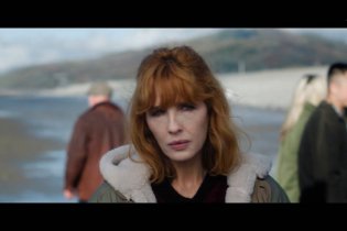 Under Salt Marsh - Teaser trailer italiano della serie Sky con Kelly Reilly e Rafe Spall