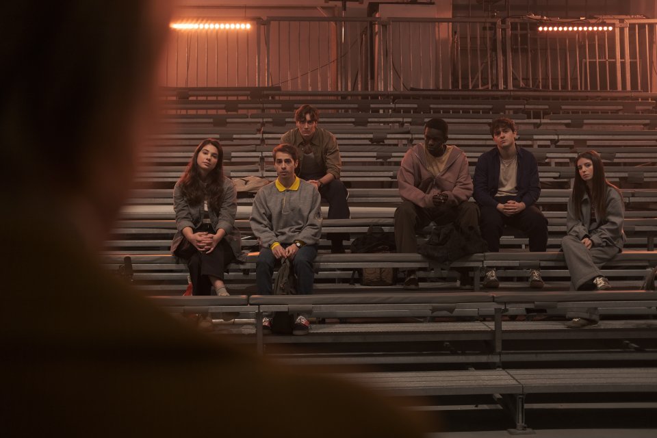 4 Tutta Scena Da Sin Margherita Morchio Giovanni Scotti Emanuele Porzio Seydou Sarr Tommaso Cassissa Ginevra Francesconi  Di Spalle Giorgio Panariello 5