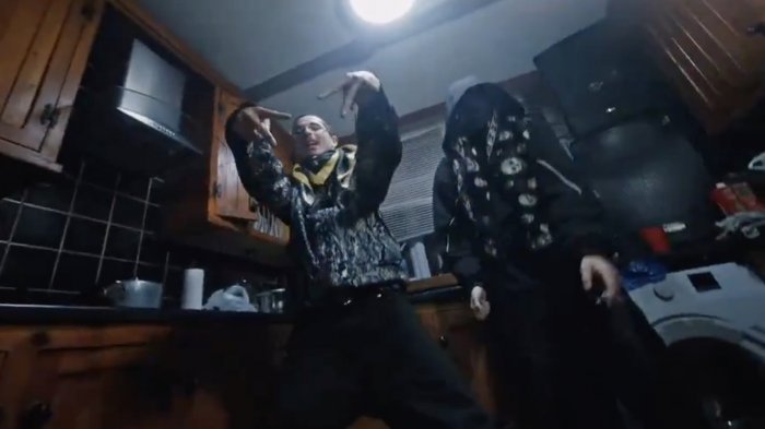 Timothée Chalamet e il rapper EsDeeKid cantano e recitano insieme in un video musicale