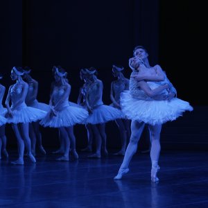 Il Sogno Bianco - Dietro le quinte de 'Il lago dei cigni' al Teatro alla Scala: un'immagine
