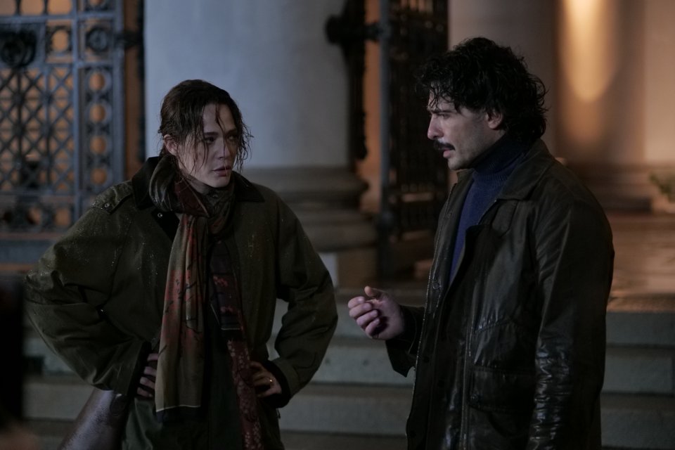 Se Fossi Te Marco Bocci Laura Chiatti Scena Cimitero Pioggia Serie Tv Rai