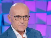 Alfonso Signorini si autosospende da Mediaset: la reazione di Fabrizio Corona